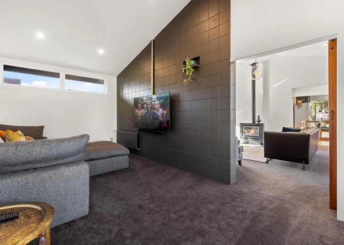 Above Par Golf Course With Hot Tub 4bd3bth Rotorua
