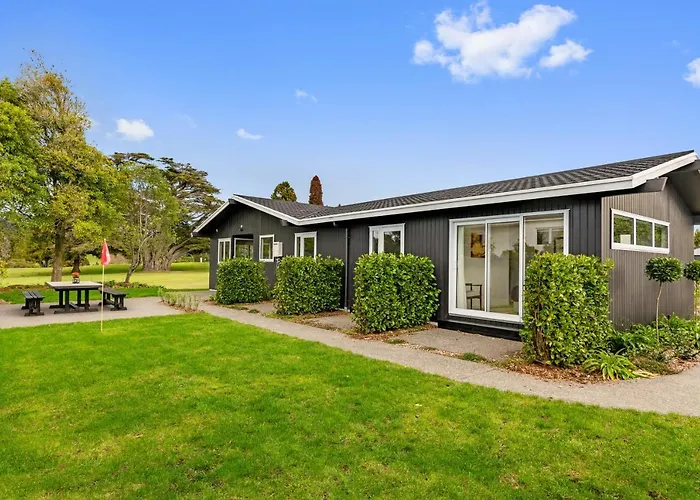 Above Par Golf Course With Hot Tub 4bd3bth * Rotorua