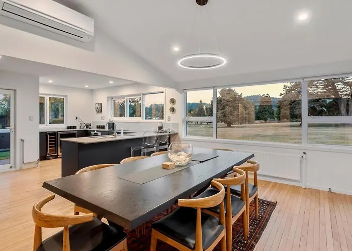 Above Par Golf Course With Hot Tub 4bd3bth Villa Rotorua