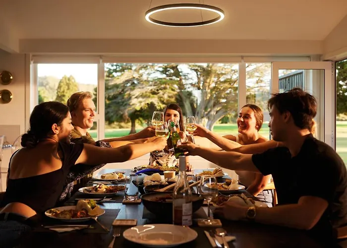Villa Above Par Golf Course With Hot Tub 4bd3bth Rotorua