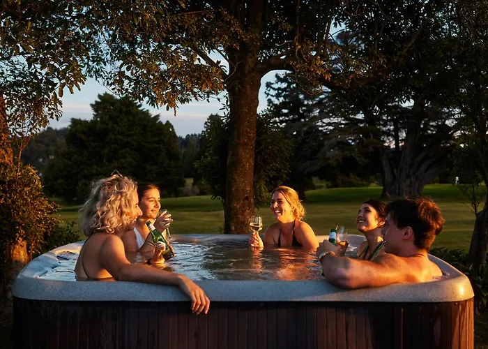 Above Par Golf Course With Hot Tub 4bd3bth Villa Rotorua