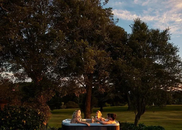 Above Par Golf Course With Hot Tub 4bd3bth Villa Rotorua